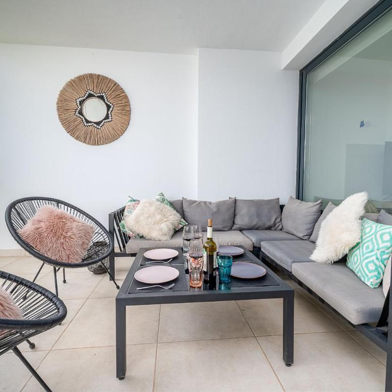 Casa Banderas garden level pool front apartment - Two-Bedroom Apartment with Pool View - 3