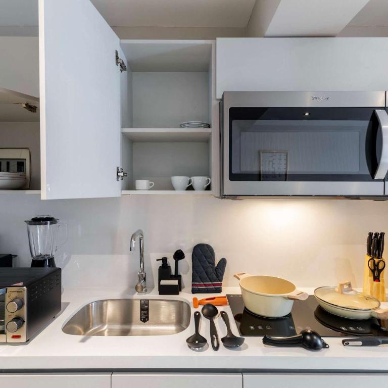 Capitalia 24-7 Security Elevator & Fast Wi-Fi - Apartment - 7