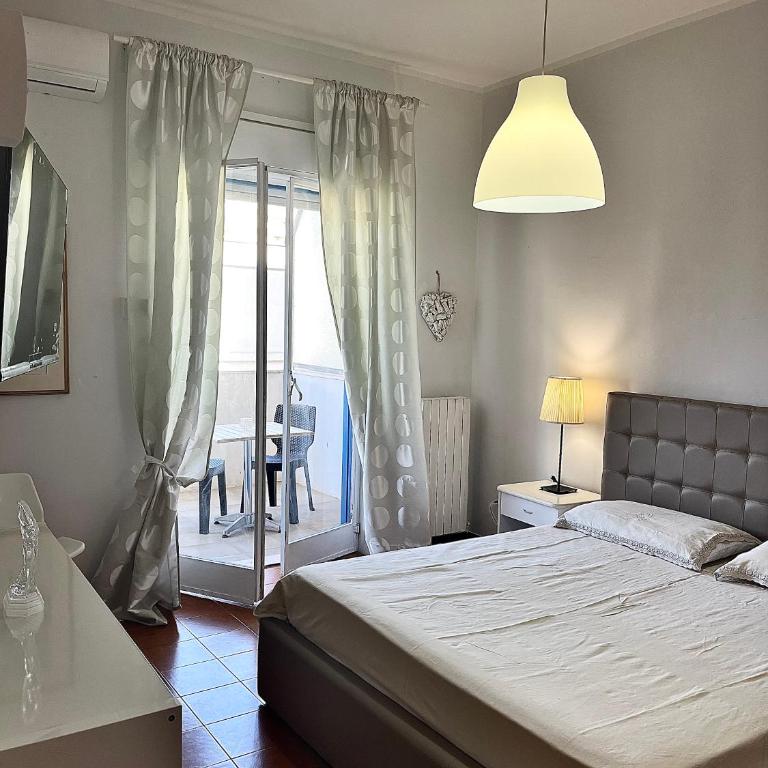Puglia Low-Cost, Holiday Home - Double Room with Private Bathroom - 1