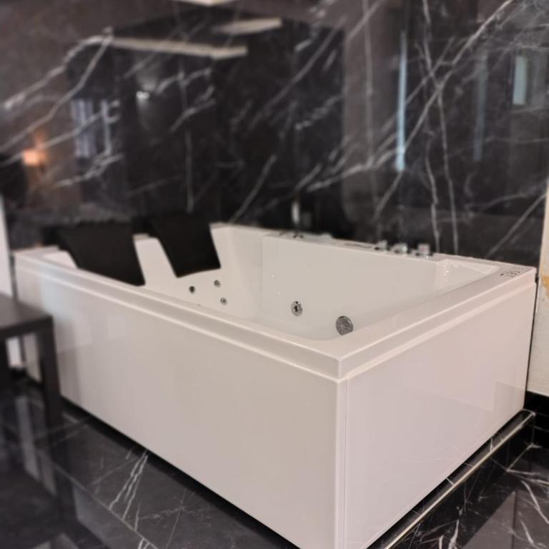 Perla Sicula - Deluxe Suite with Spa Bath - 3