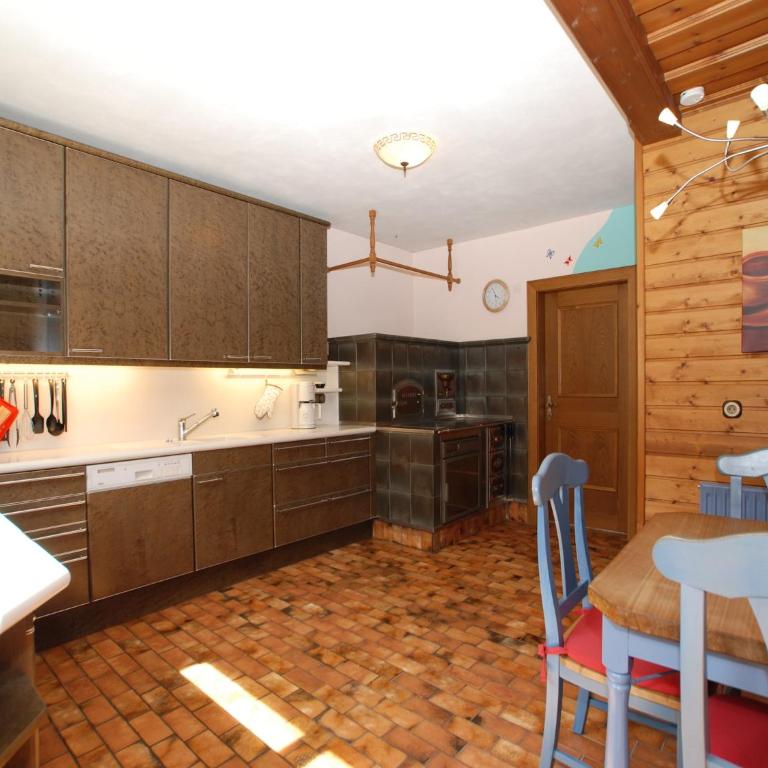 Chalet in Neukirchen near Ski Lifts - Apartment mit 5 Schlafzimmern - 3