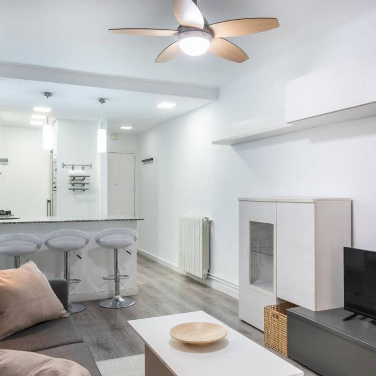 Homenfun Barcelona Los Bunkers - Three-Bedroom Apartment - 1