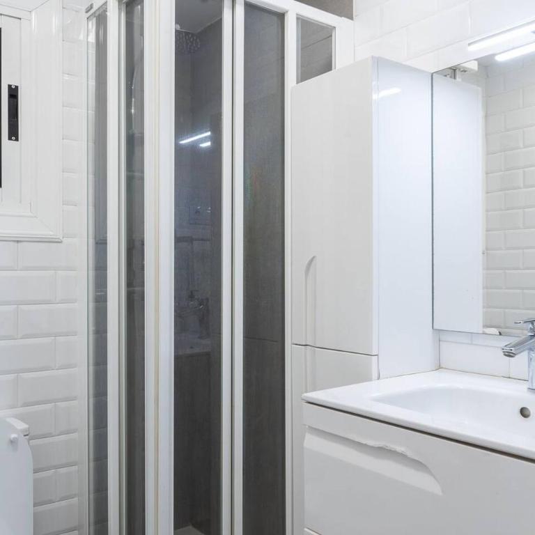 Homenfun Barcelona Los Bunkers - Three-Bedroom Apartment - 5