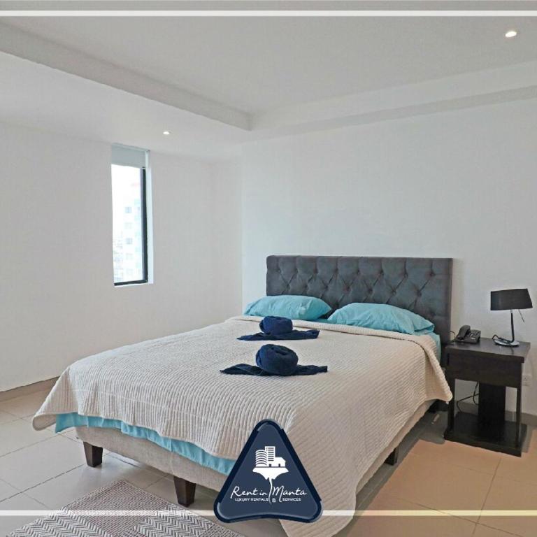 Best Area Spectacular apartment by the sea - Three-Bedroom Apartment - 4