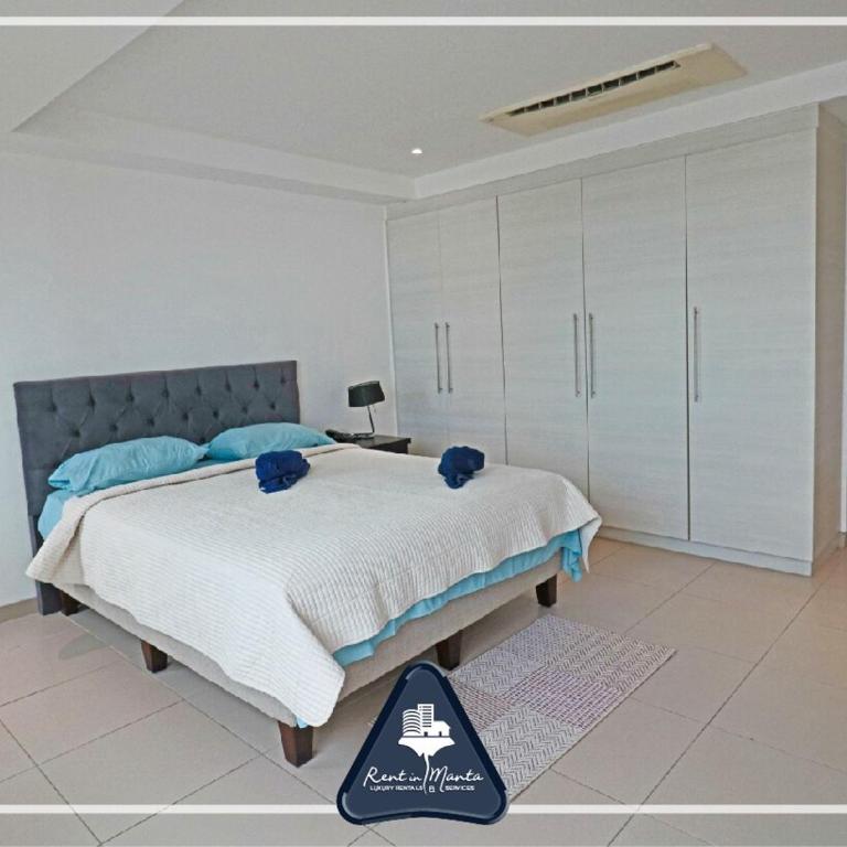 Best Area Spectacular apartment by the sea - Three-Bedroom Apartment - 12