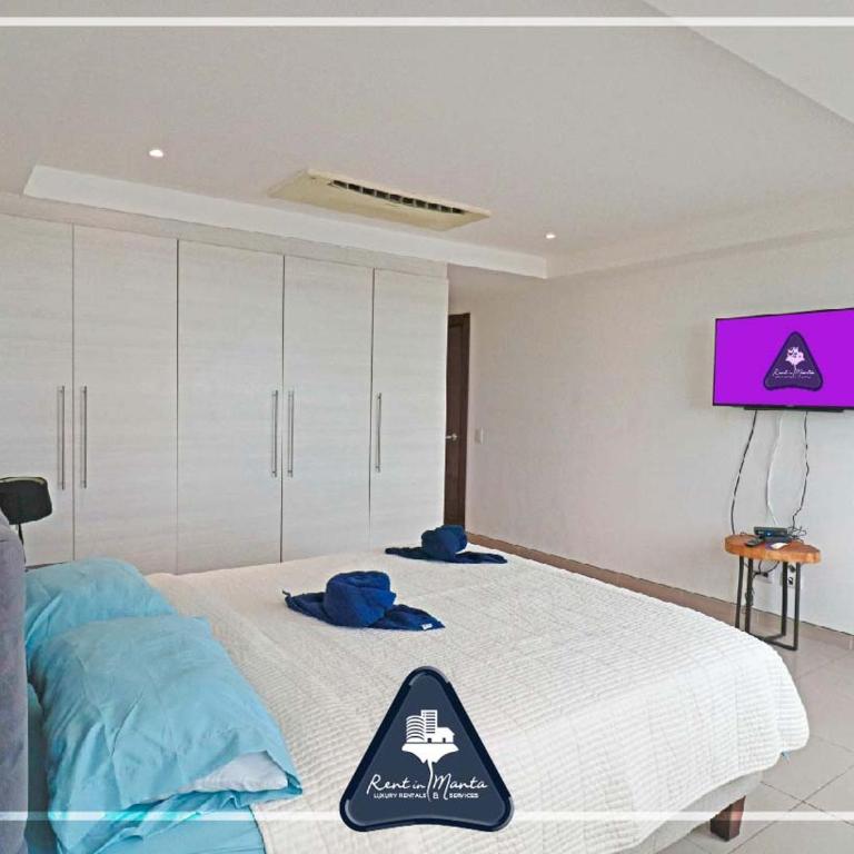 Best Area Spectacular apartment by the sea - Three-Bedroom Apartment - 13