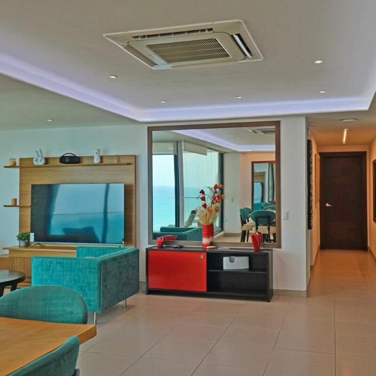 Best Area Spectacular apartment by the sea - Three-Bedroom Apartment - 21