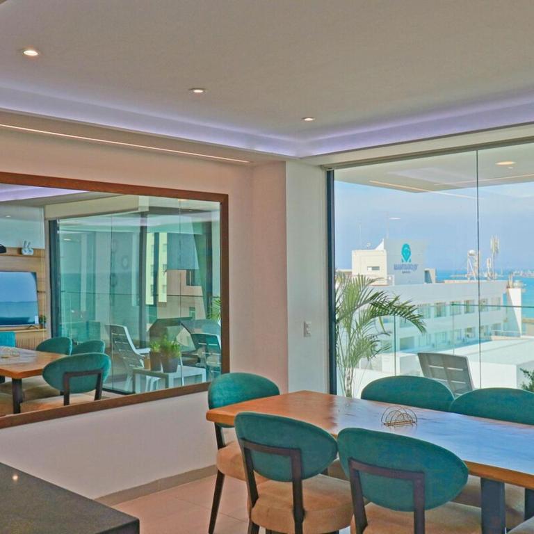 Best Area Spectacular apartment by the sea - Three-Bedroom Apartment - 22