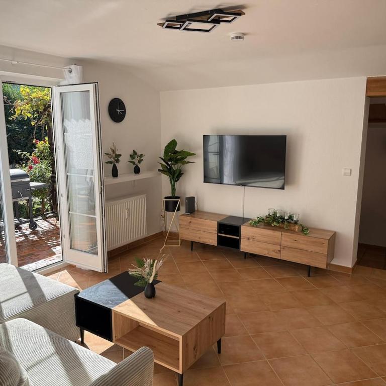Alpen-Oase - Gemütliche FEWO mit Terrasse - Apartment mit 1 Schlafzimmer - 1