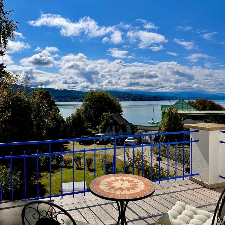 Strandhotel Kärntnerhof - Doppelzimmer mit Balkon - 4