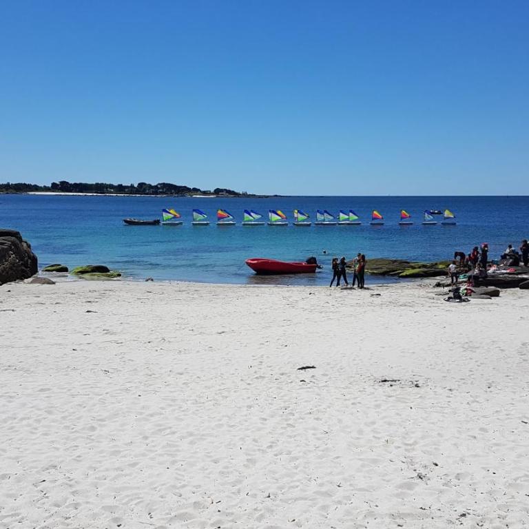 Maison à 50m de la plage et du sentier côtier GR34 au Cabellou - Maison 2 Chambres - 24