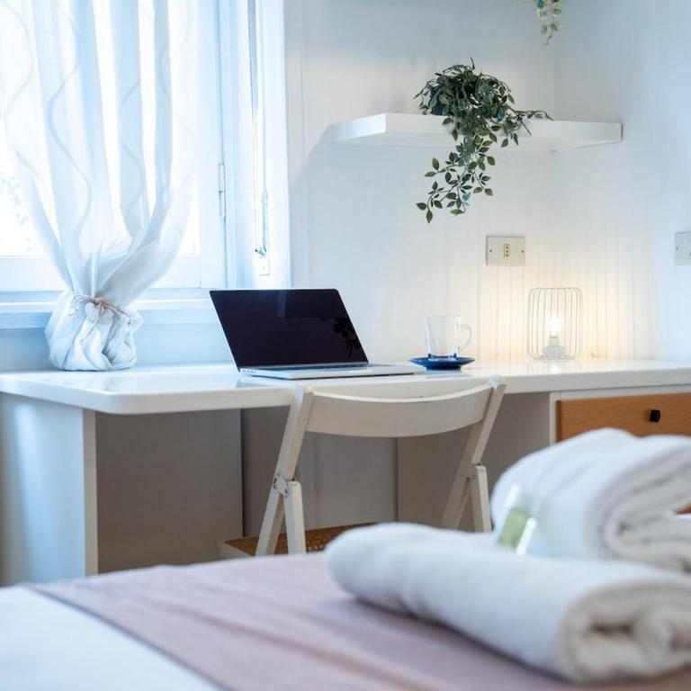 Duomo 10 minutes away Spacious 5 pax balcony wifi AC - Appartamento con 1 Camera da Letto - 20