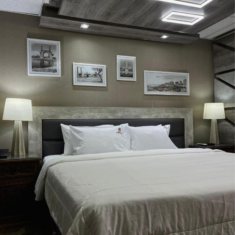 Hotel El Marqués - Habitación Deluxe con cama extragrande - 4