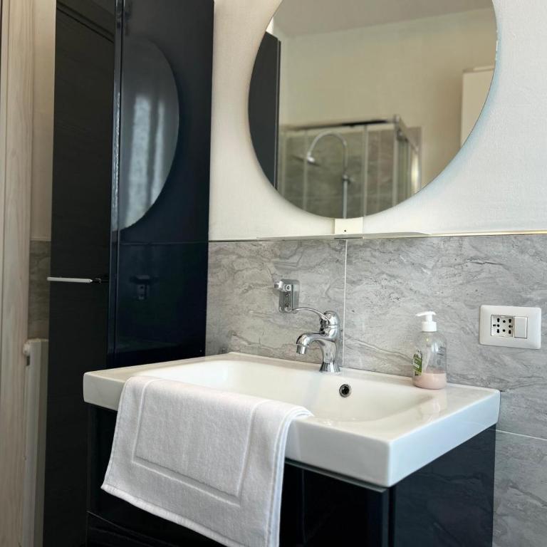 Le Perle Verona - Appartamento con 2 Camere da Letto e Balcone - 25