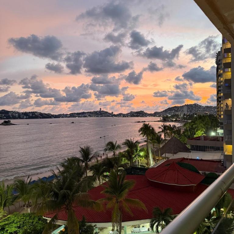 Renta de Depto, Acapulco Gro, Torre Palladio - Three-Bedroom Apartment - 16
