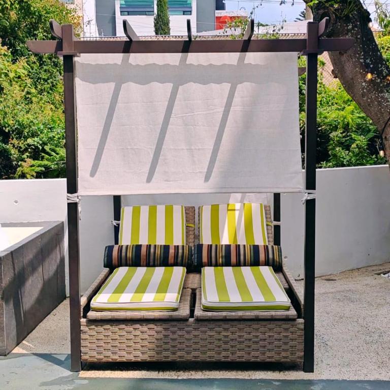 Loft lujo estilo y diseño, alberca, Cuernavaca somos los únicos en ofrecerte 2 jacuzzis tipo Spa con agua caliente y sistema de hidromasaje, alberca con calefacción ecológica, amplia cama de alberca, 3 pantallas, terraza privada con asador de carbon, WiFi - Apartamento de 2 dormitorios con vistas a la piscina - 40