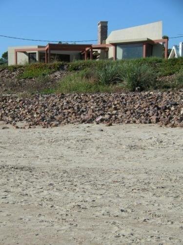 House with garden on the beach - Three-Bedroom House - 17