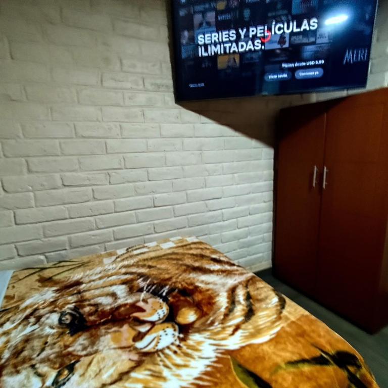 Hostal California AC-DC - Classic Quadruple Room - 1