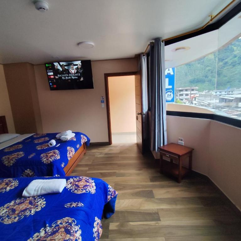 Hostal California AC-DC - Quadruple Room with Bathroom - 2