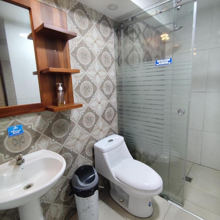 Hostal California AC-DC - Queen Room - 4