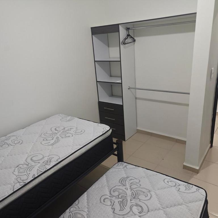 Casa Siena 3 bedrooms Close to the airport - Three-Bedroom House - 5