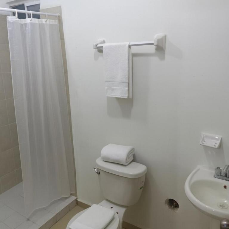 Casa Siena 3 bedrooms Close to the airport - Three-Bedroom House - 15