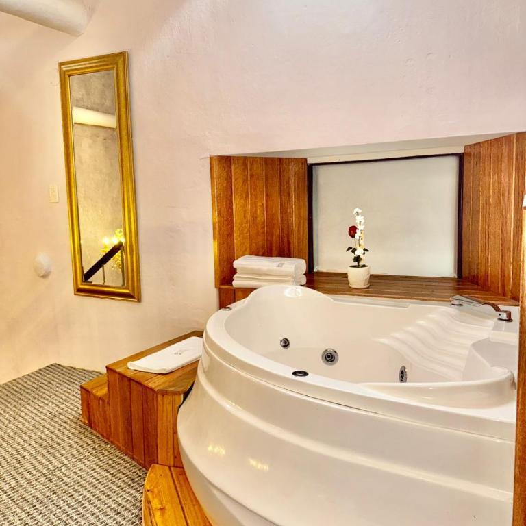 Ayni Boutique Hotel - Suite Deluxe con bañera de hidromasaje - 3