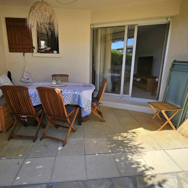Ravissant T2 aux Issambres avec Piscine et Climatisation - FR-1-768-126 - Appartement - 2