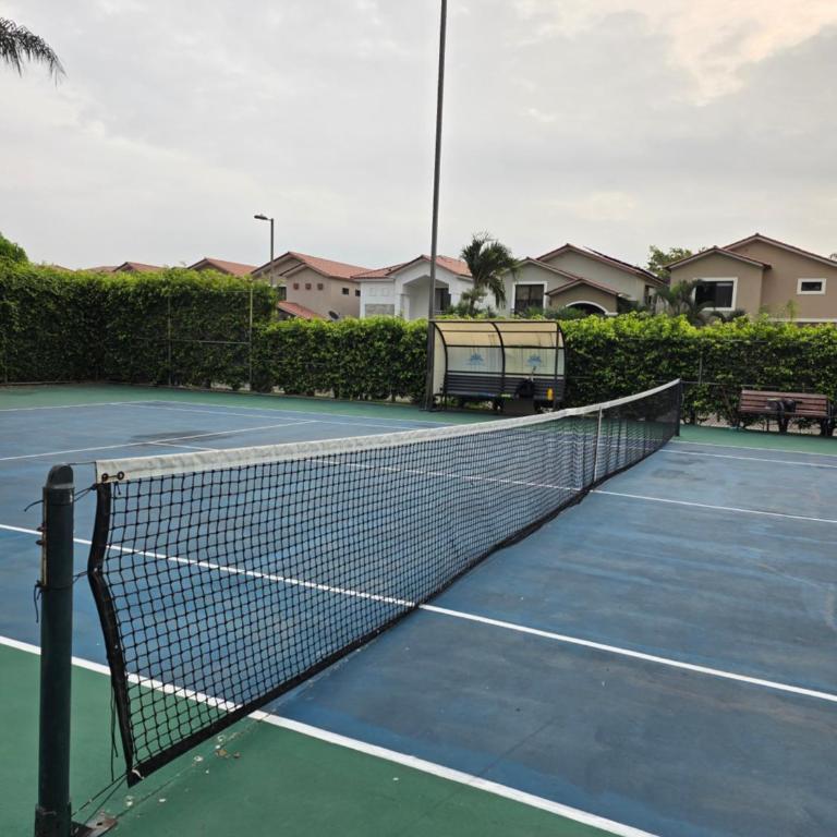 Via Samborondón Ciudad Celeste, Tipo Mansión, 5 camas, 4 hab, piscina gym - Villa - 6