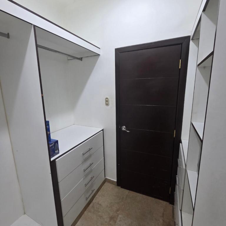 Via Samborondón Ciudad Celeste, Tipo Mansión, 5 camas, 4 hab, piscina gym - Villa - 4