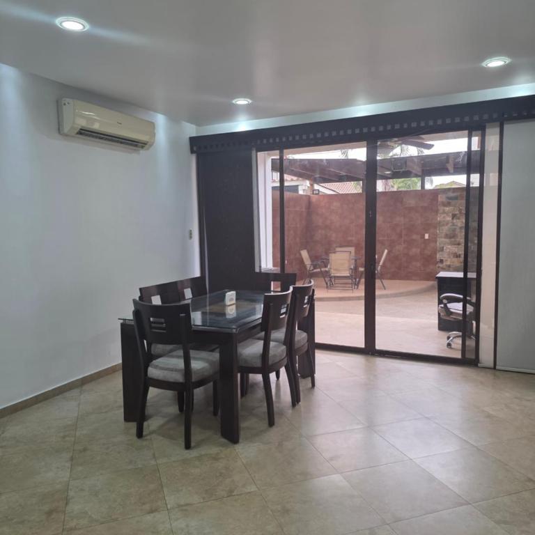 Via Samborondón Ciudad Celeste, Tipo Mansión, 5 camas, 4 hab, piscina gym - Villa - 15