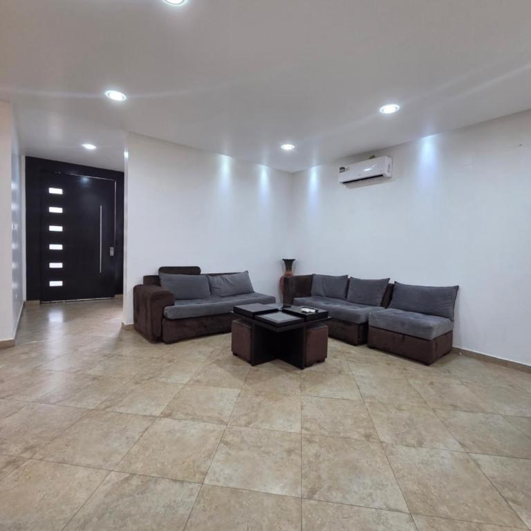 Via Samborondón Ciudad Celeste, Tipo Mansión, 5 camas, 4 hab, piscina gym - Villa - 33