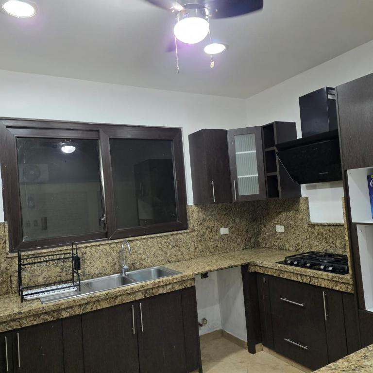 Via Samborondón Ciudad Celeste, Tipo Mansión, 5 camas, 4 hab, piscina gym - Villa - 37