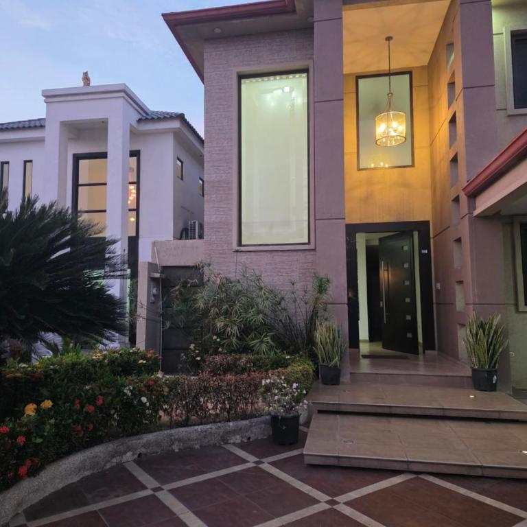 Via Samborondón Ciudad Celeste, Tipo Mansión, 5 camas, 4 hab, piscina gym - Villa - 39