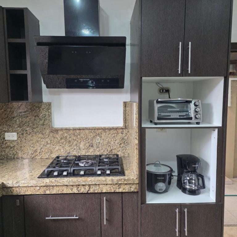 Via Samborondón Ciudad Celeste, Tipo Mansión, 5 camas, 4 hab, piscina gym - Villa - 53