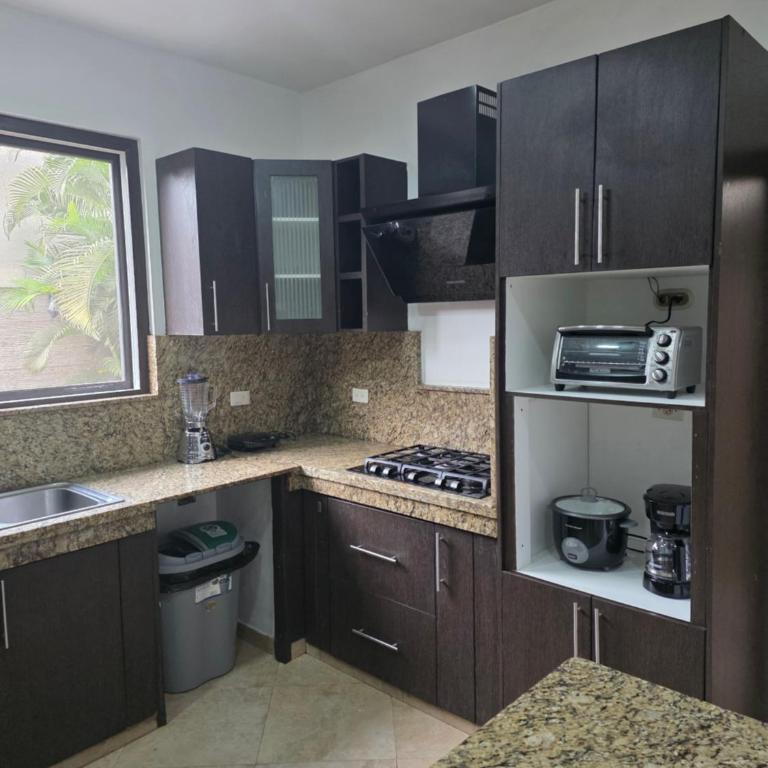 Via Samborondón Ciudad Celeste, Tipo Mansión, 5 camas, 4 hab, piscina gym - Villa - 46