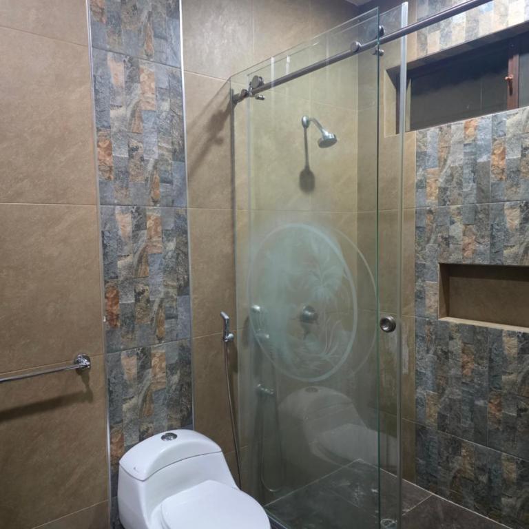 Via Samborondón Ciudad Celeste, Tipo Mansión, 5 camas, 4 hab, piscina gym - Villa - 64