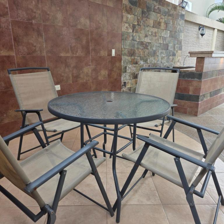 Via Samborondón Ciudad Celeste, Tipo Mansión, 5 camas, 4 hab, piscina gym - Villa - 63