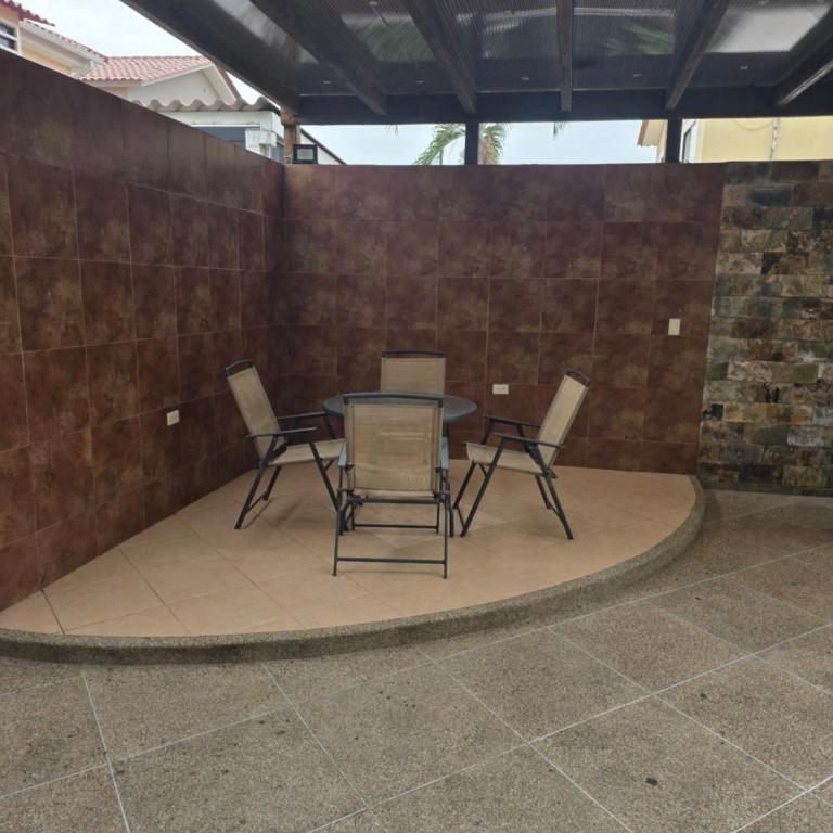Via Samborondón Ciudad Celeste, Tipo Mansión, 5 camas, 4 hab, piscina gym - Villa - 61