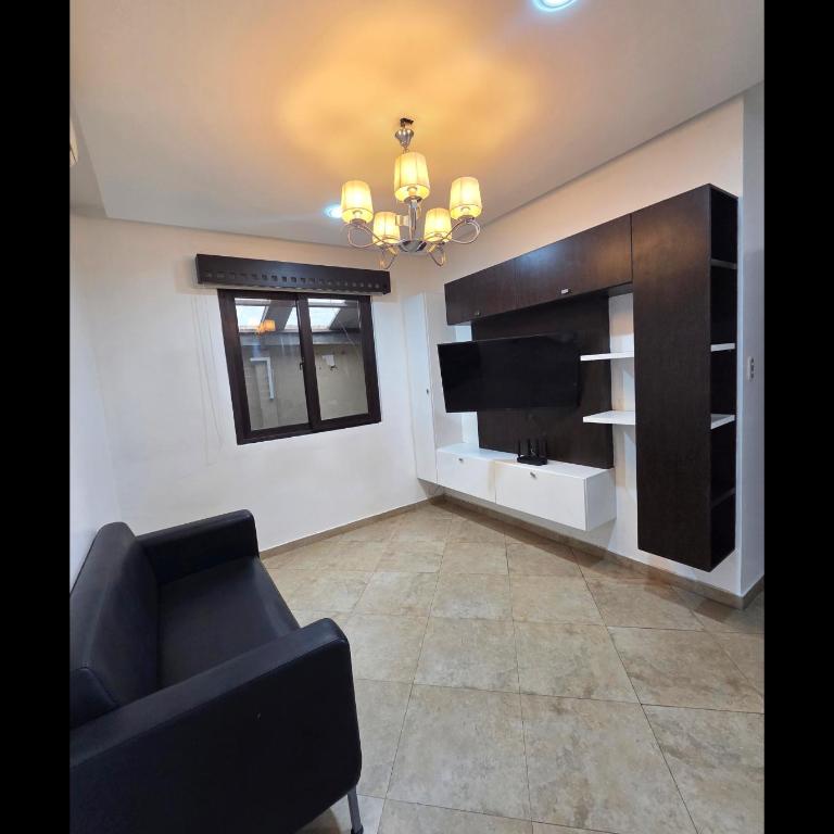 Via Samborondón Ciudad Celeste, Tipo Mansión, 5 camas, 4 hab, piscina gym - Villa - 73