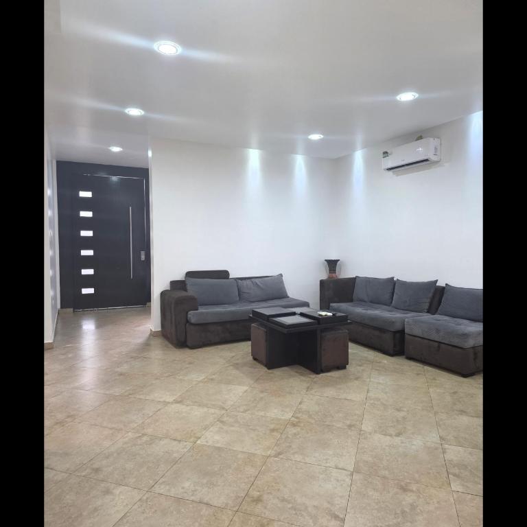 Via Samborondón Ciudad Celeste, Tipo Mansión, 5 camas, 4 hab, piscina gym - Villa - 70