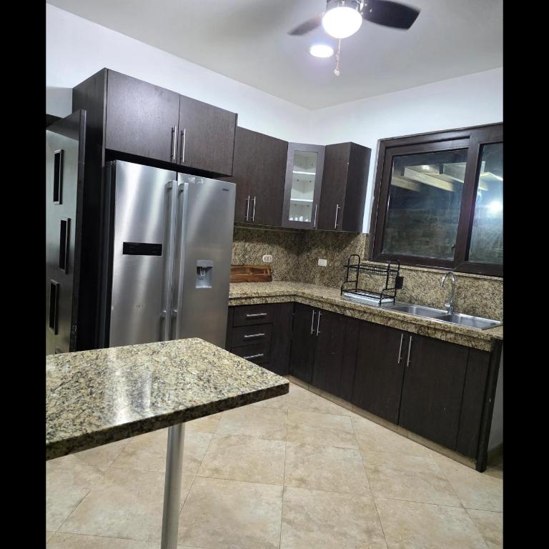 Via Samborondón Ciudad Celeste, Tipo Mansión, 5 camas, 4 hab, piscina gym - Villa - 93