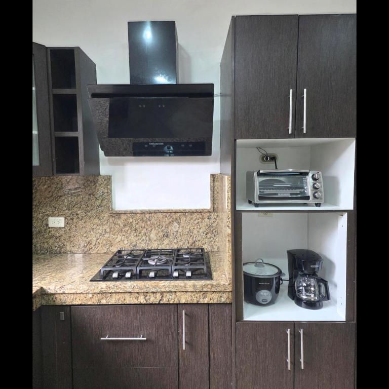 Via Samborondón Ciudad Celeste, Tipo Mansión, 5 camas, 4 hab, piscina gym - Villa - 82