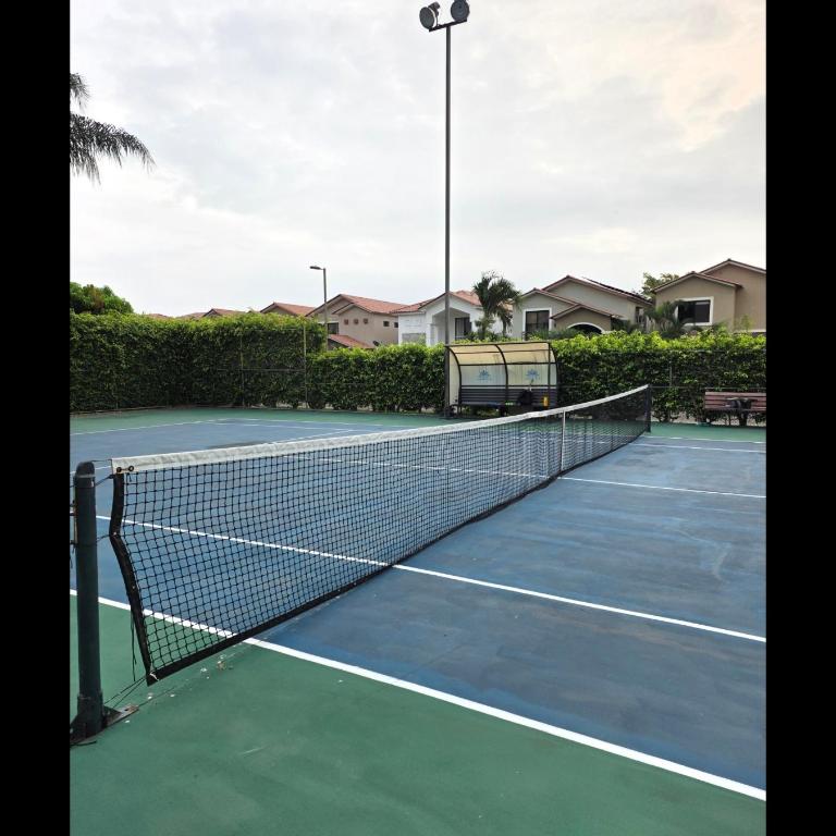 Via Samborondón Ciudad Celeste, Tipo Mansión, 5 camas, 4 hab, piscina gym - Villa - 88