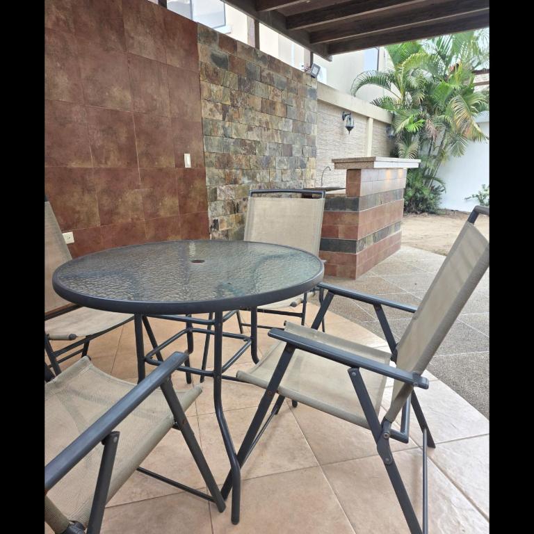 Via Samborondón Ciudad Celeste, Tipo Mansión, 5 camas, 4 hab, piscina gym - Villa - 81