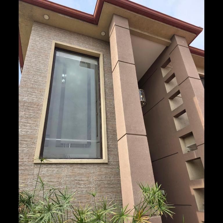 Via Samborondón Ciudad Celeste, Tipo Mansión, 5 camas, 4 hab, piscina gym - Villa - 84