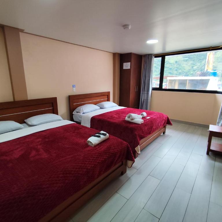 Hostal California AC-DC - Quadruple Room with Balcony - 3
