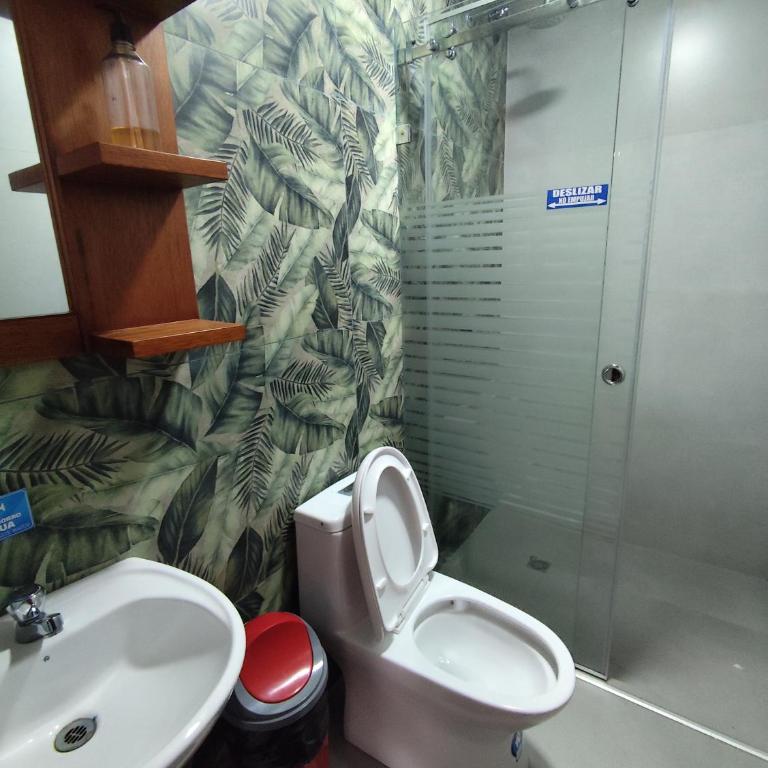 Hostal California AC-DC - Quadruple Room with Balcony - 1