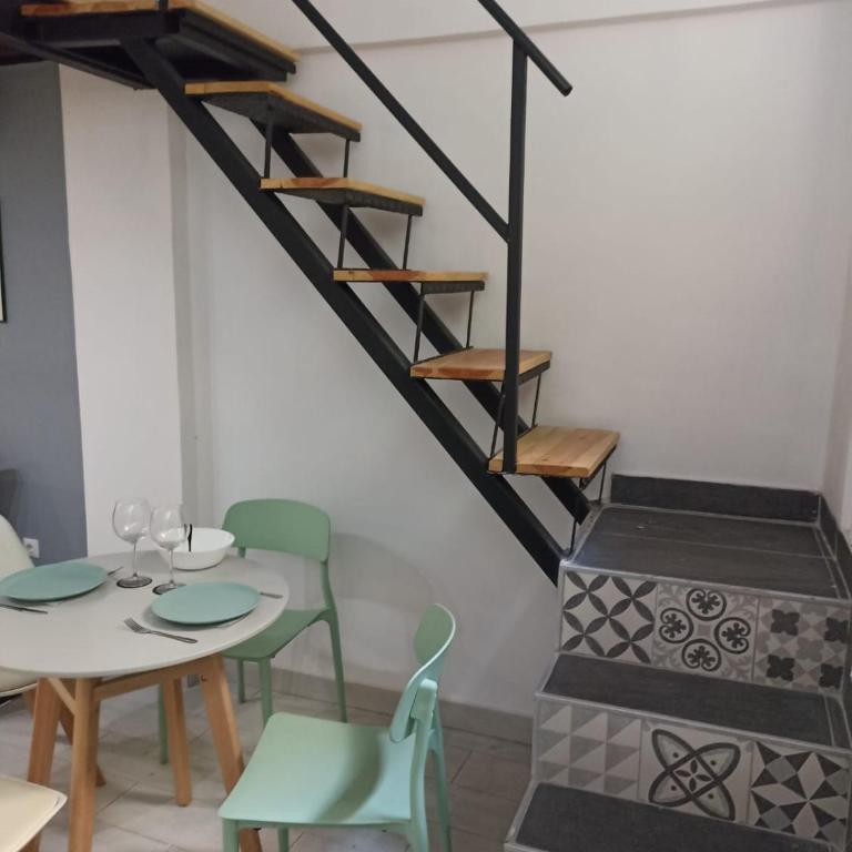 Acogedor Loft Estilo Industrial - a Metros de Plaza de Toros - One-Bedroom Apartment - 7