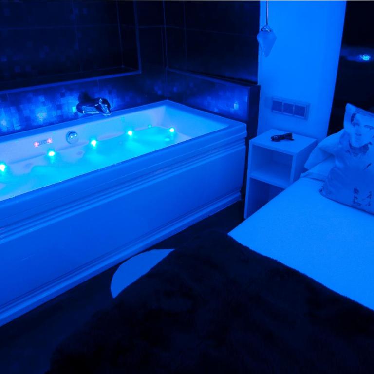 Hostal Santo Domingo - Double Room with Spa Bath - 7